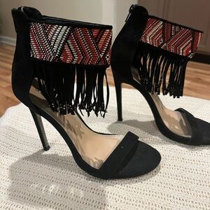 Chic Black and Red Threaded Fringe Heels
